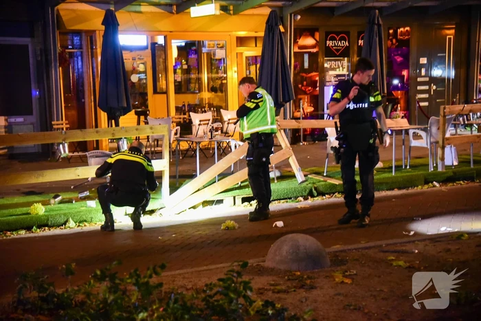 Mogelijke schietpartij op terras van café