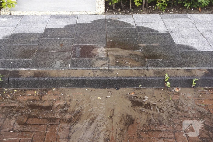 Waterleiding geraakt in Rengerswetering