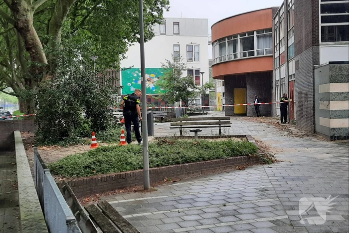 Straat in Feijenoord afgesloten na melding van schietpartij