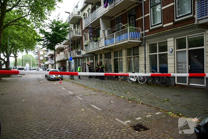 Straat in Feijenoord afgesloten na melding van schietpartij