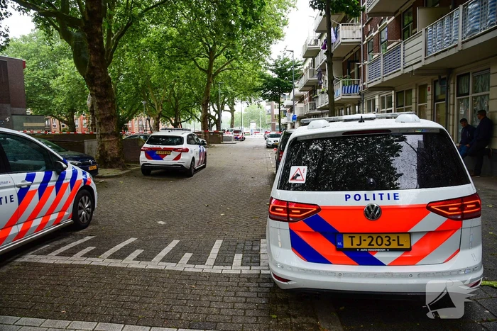 Straat in Feijenoord afgesloten na melding van schietpartij