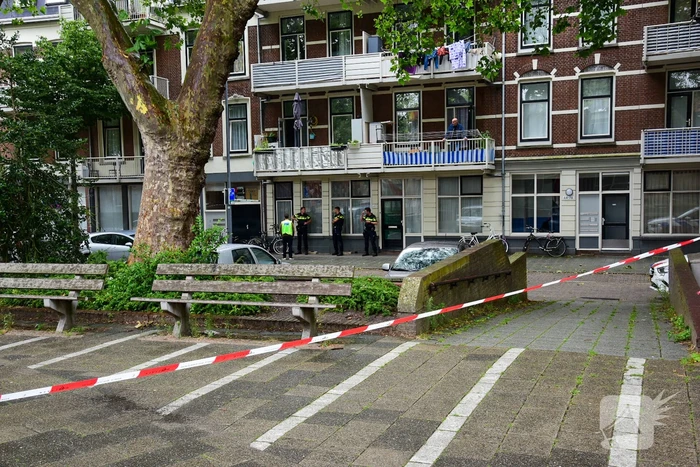 Straat in Feijenoord afgesloten na melding van schietpartij