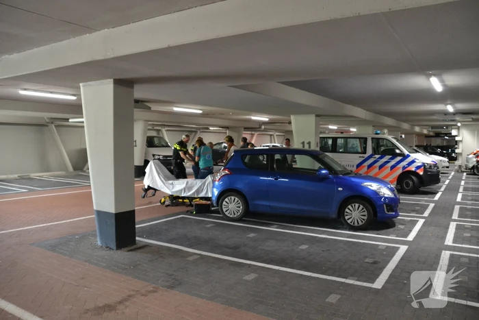 Man gewond bij aanrijding in parkeergarage