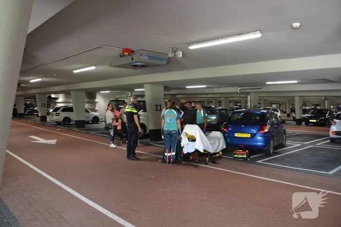 Man gewond bij aanrijding in parkeergarage