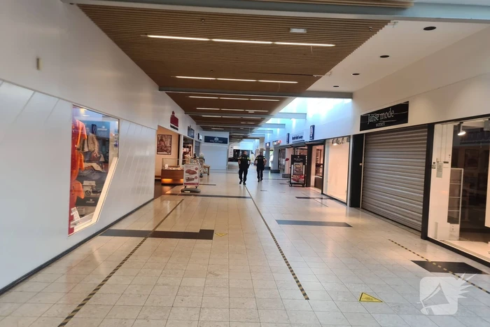 Veel politie voor bedreiging met wapen Winkelcentrum Bloemendaal