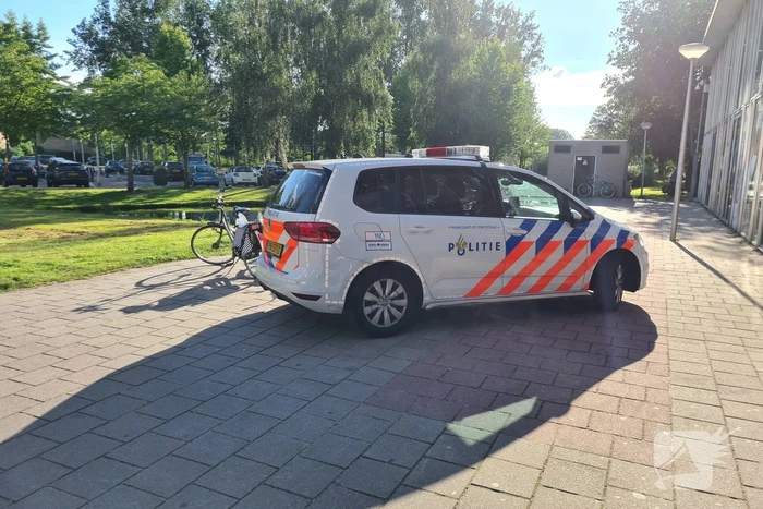Veel politie voor bedreiging met wapen Winkelcentrum Bloemendaal
