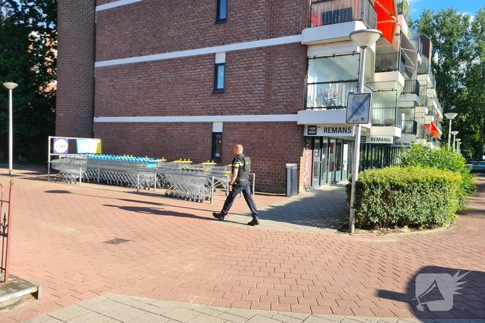 Veel politie voor bedreiging met wapen Winkelcentrum Bloemendaal
