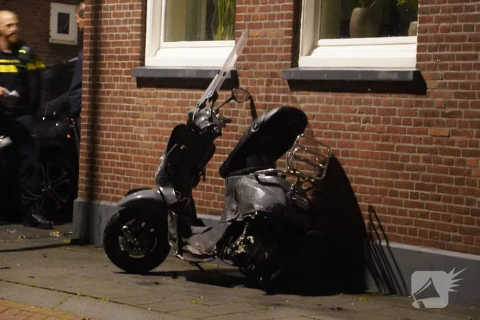 Automobilist rijdt scooter aan en vlucht