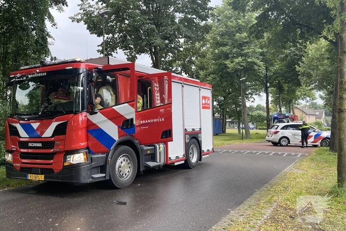 Auto slaat meerdere keren over de kop na botsing