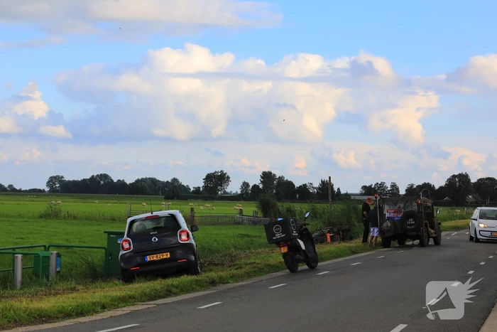 Tocht met oldtimer eindigt in sloot