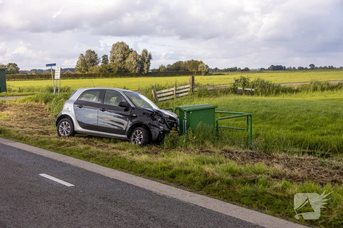 Tocht met oldtimer eindigt in sloot