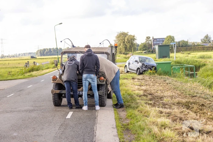 Tocht met oldtimer eindigt in sloot