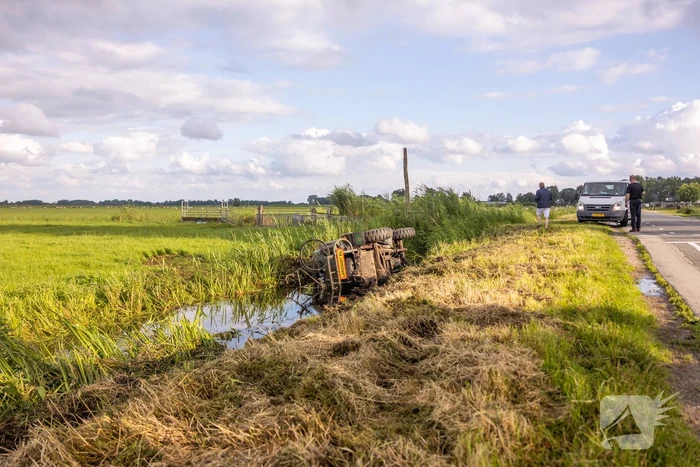Tocht met oldtimer eindigt in sloot