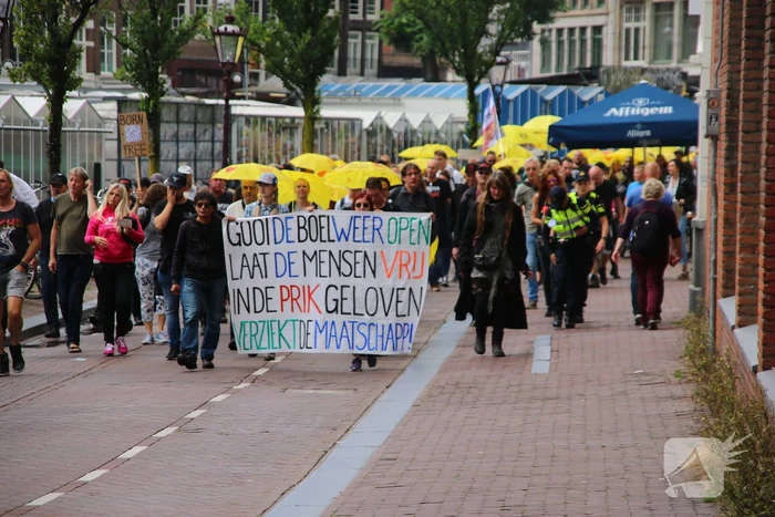 Demonstratie over coronamaatregelen verloopt gemoedelijk