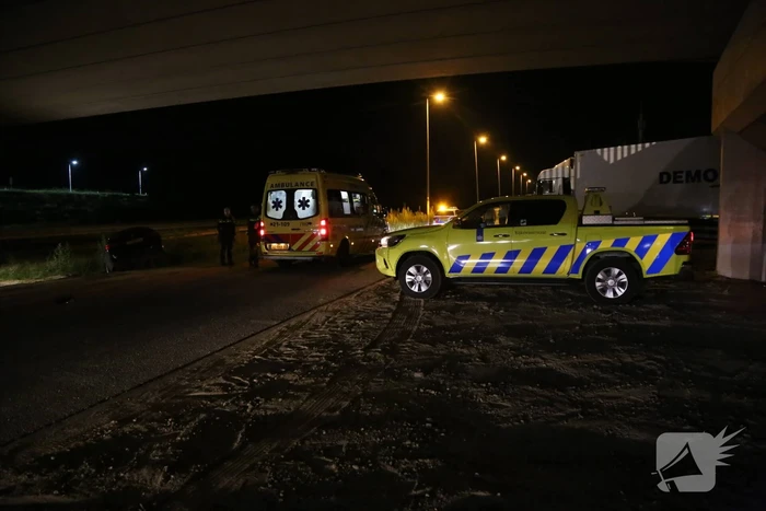 Auto belandt in de sloot