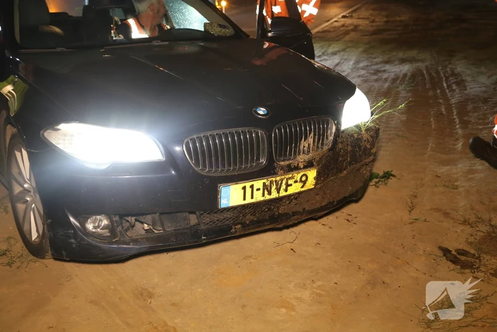 Auto belandt in de sloot