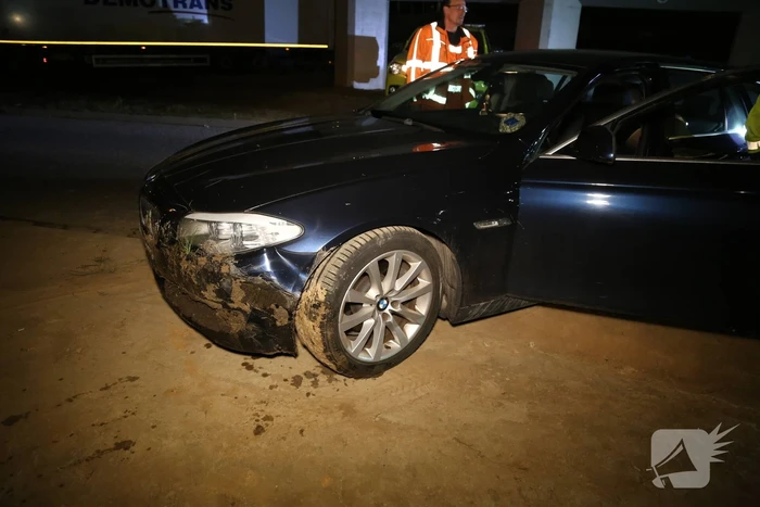 Auto belandt in de sloot