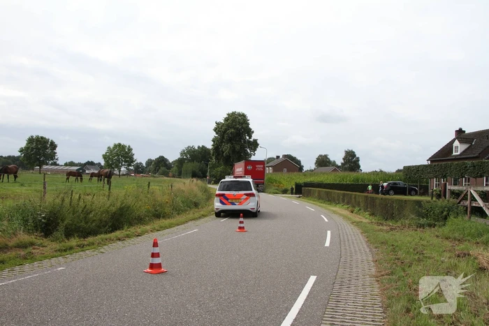 Wielrenner gewond bij botsing met vrachtwagen