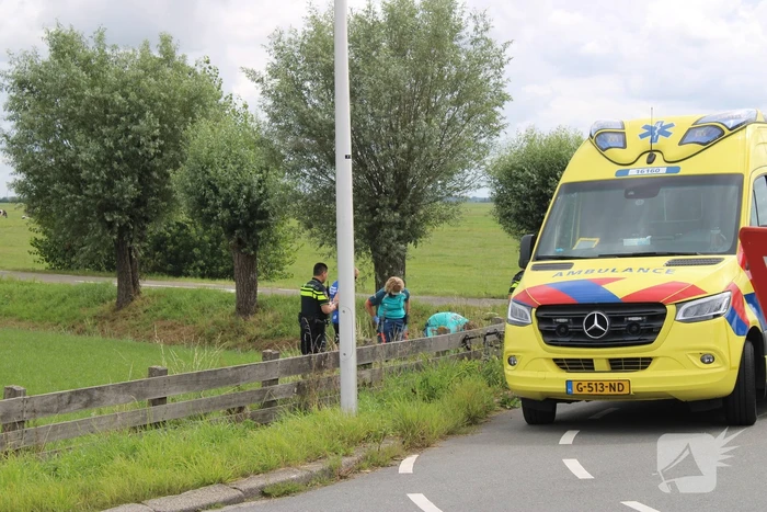 Wielrenner botst tegen hekwerk