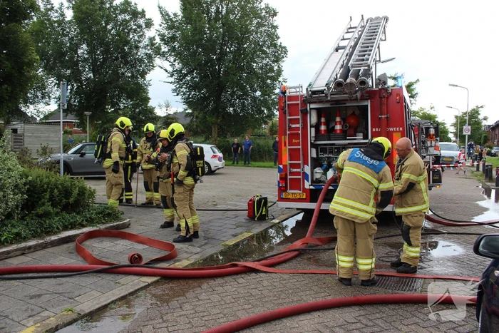 Huisdier gered bij woningbrand, bewoner gewond