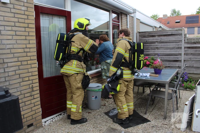 Huisdier gered bij woningbrand, bewoner gewond