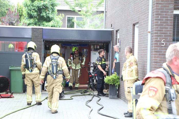 Persoon gewond bij brand in garage