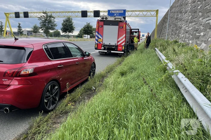 Brandweerwagen op weg naar brand wordt aangereden