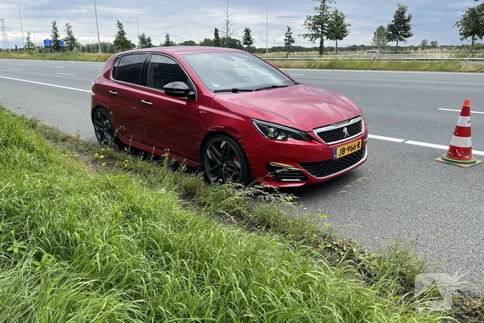 Brandweerwagen op weg naar brand wordt aangereden