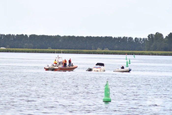 Plezierjacht zinkt in het Gooimeer