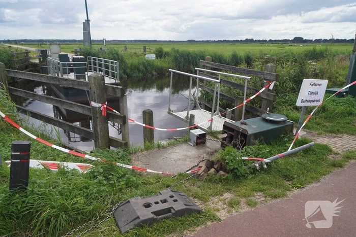 Fiets en voetgangerspont buitengebruik na vernielingen
