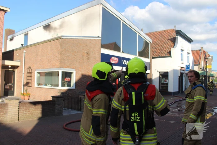 Veel giftige rook door brand in Bike Totaal