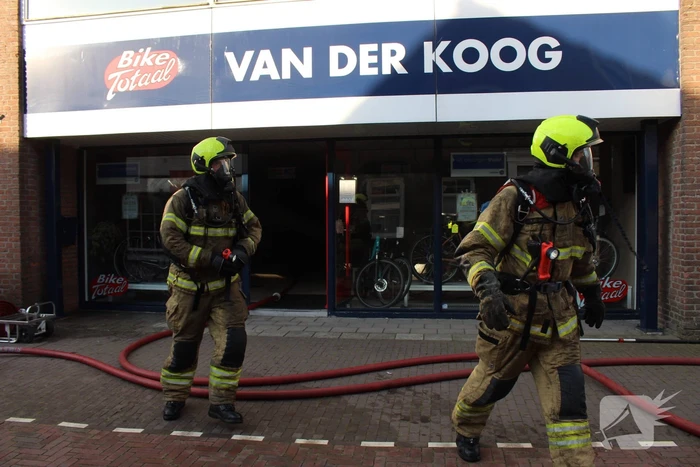 Veel giftige rook door brand in Bike Totaal
