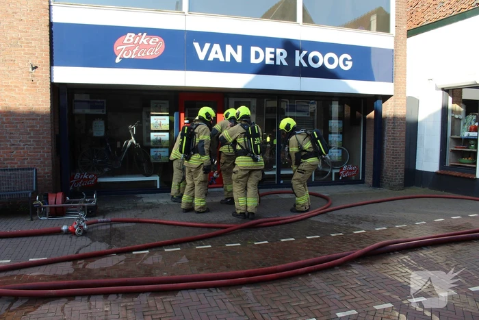 Veel giftige rook door brand in Bike Totaal