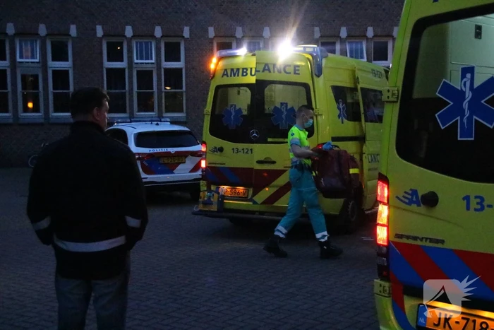 Politie zoekt naar verdachte na steekpartij