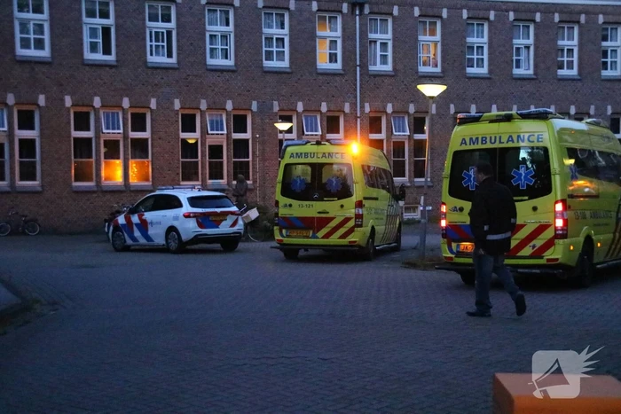 Politie zoekt naar verdachte na steekpartij