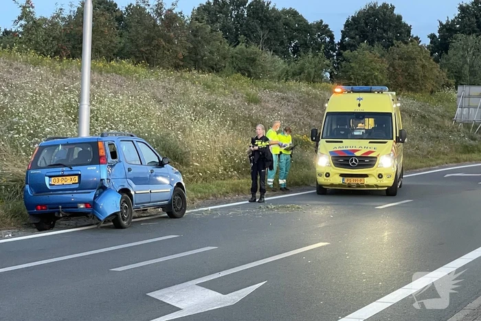 Schade aan personenauto door botsing met vrachtwagen