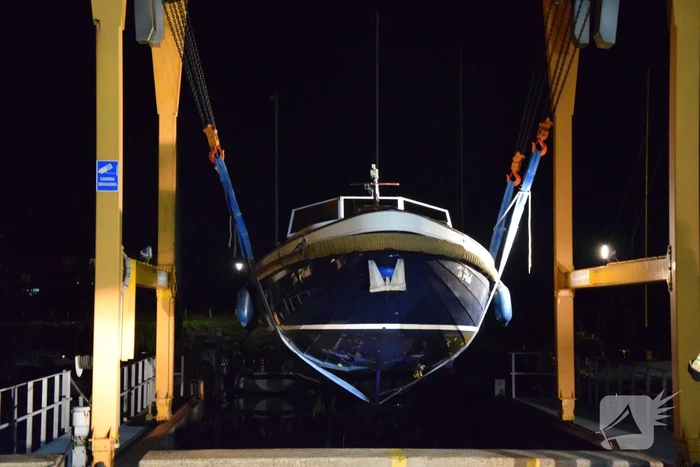 Brandweer doet onderzoek bij zinkende motorboot