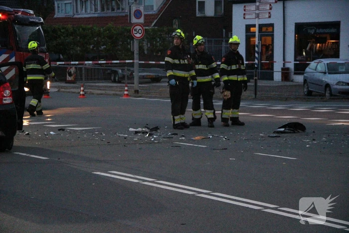 Bestelbus raakt ondersteboven door ongeval