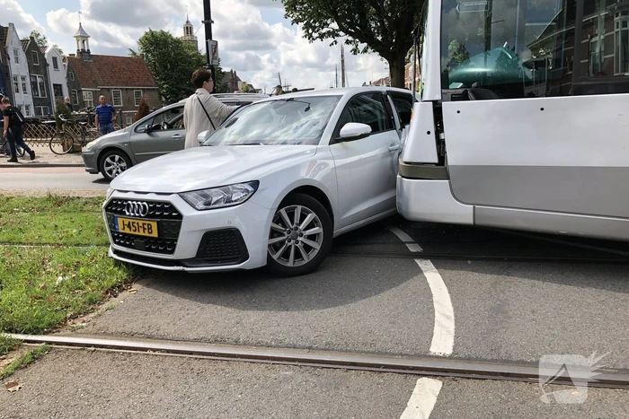 Botsing tussen tram en auto in Delfshaven