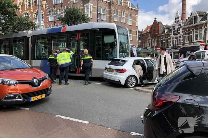 Botsing tussen tram en auto in Delfshaven