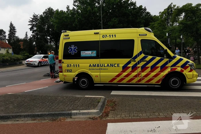 E-biker gewond bij ongeval op rotonde