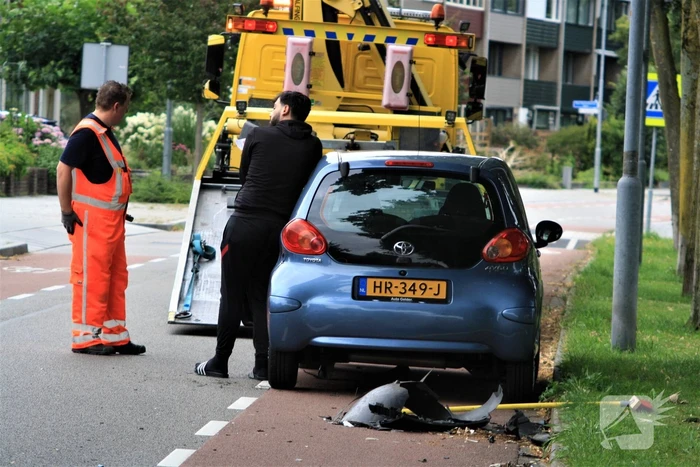 Veel schade bij botsing tussen twee auto's