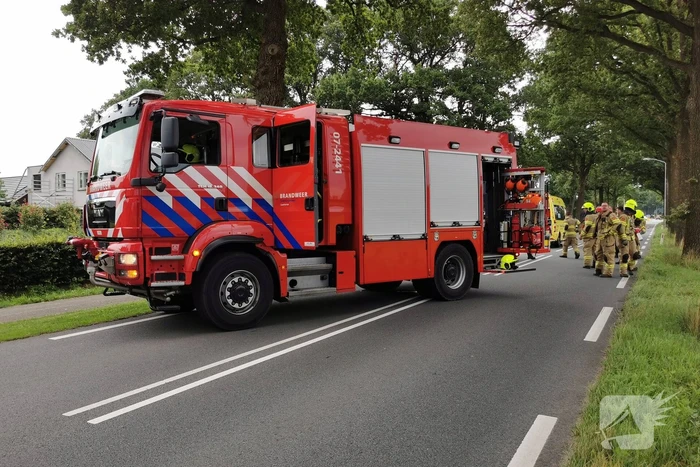 Personenauto raakt ondersteboven door ongeval