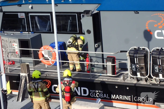 Brandweer ventileert schip door brandalarm