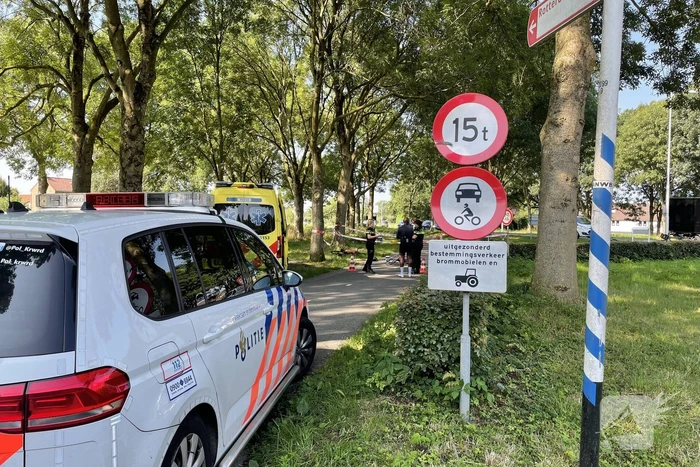 Twee fietsers botsen op fietspad