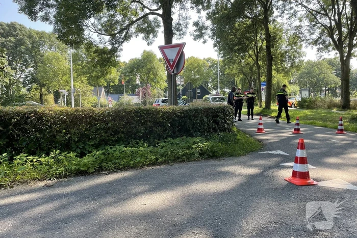 Twee fietsers botsen op fietspad
