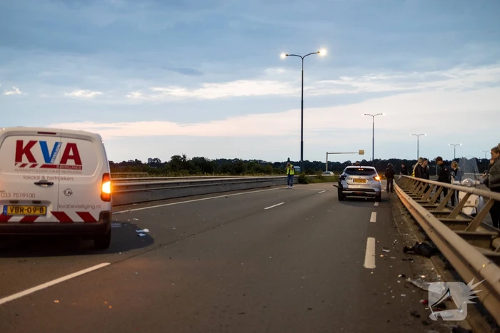 Beveiligingswagen botst op voorganger