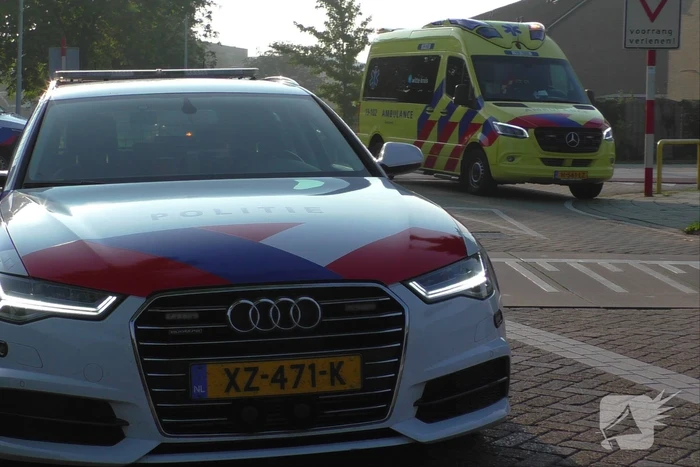 Scooter onder auto na aanrijding
