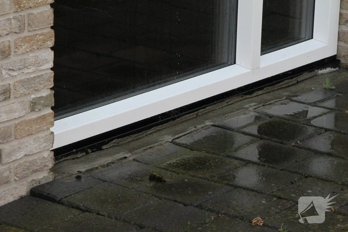 Water stroomt uit woning
