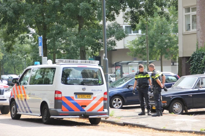 Agressieve vrouw aangehouden en ingesloten